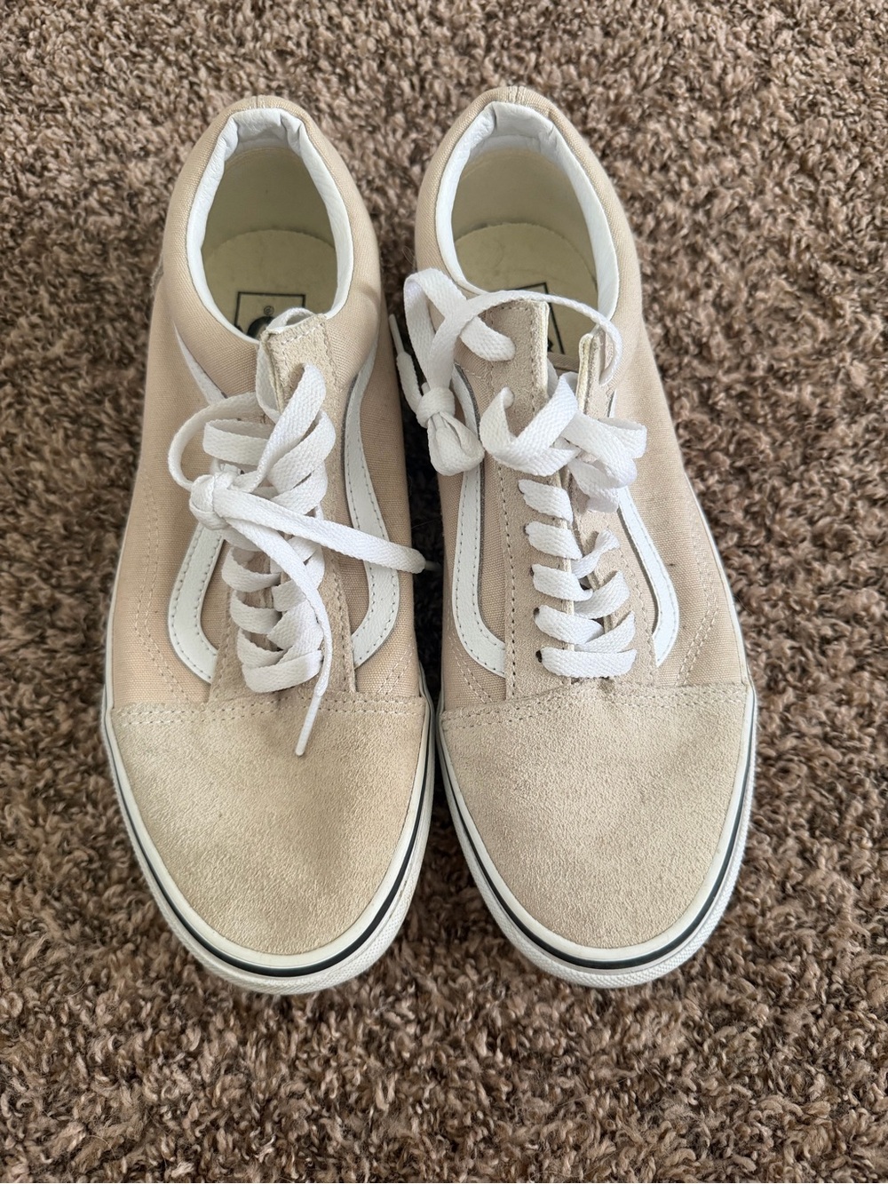 Vans Low-Top Sneakers in Beige and White